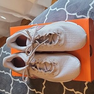 Women Nike  legend essentiall 2